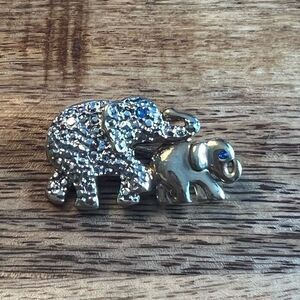 Silver tone elephant pin brooch